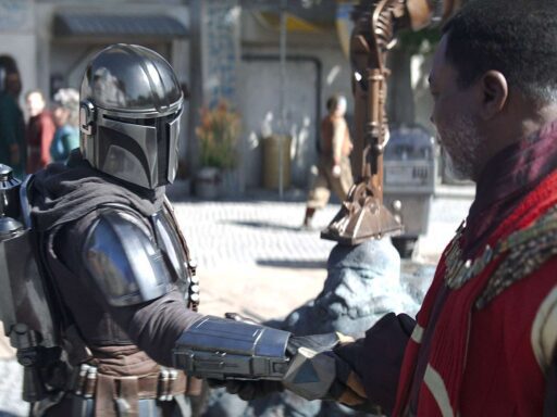 Les affiches de la saison 3 de The Mandalorian montrent l'IG-12 et les gardes Prétoriens